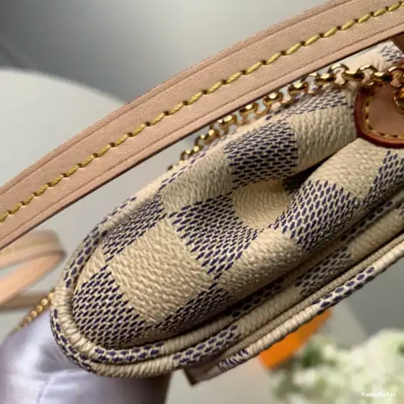 Louis Favorite Vuitton PM 0614